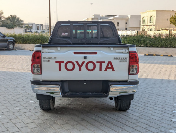 Toyota Hilux 2020/ White LHD Diesel AT Pickup 4WD view 11