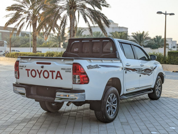 Toyota Hilux 2020/ White LHD Diesel AT Pickup 4WD view 13