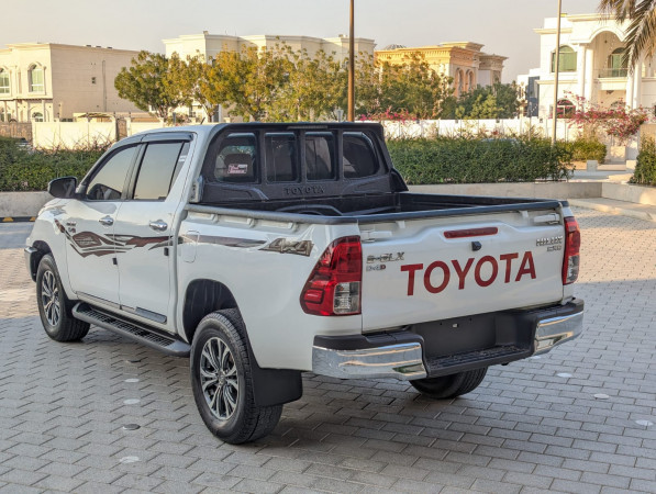 Toyota Hilux 2020/ White LHD Diesel AT Pickup 4WD view 14