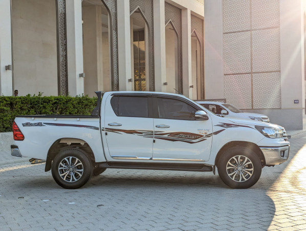 Toyota Hilux 2020/ White LHD Diesel AT Pickup 4WD view 15