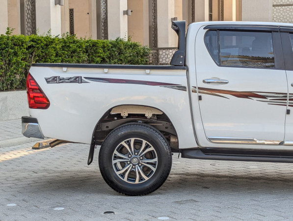 Toyota Hilux 2020/ White LHD Diesel AT Pickup 4WD view 17
