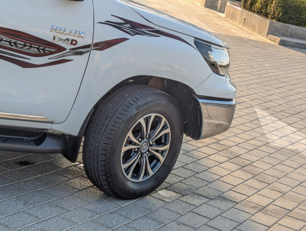 Toyota Hilux 2020/ White LHD Diesel AT Pickup 4WD view 18