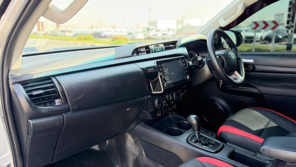 Toyota Hilux 2023/ Silver RHD Diesel AT Pickup 4WD view 3