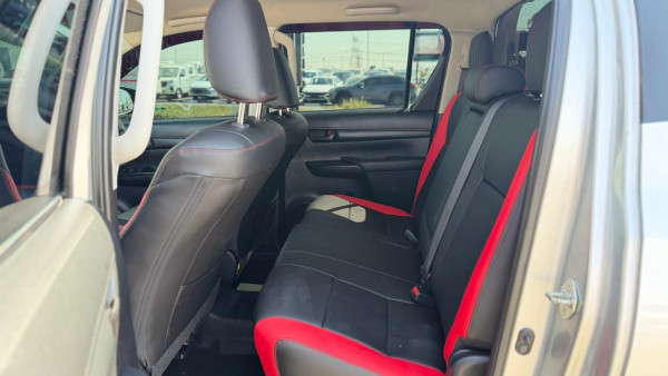 Toyota Hilux 2023/ Silver RHD Diesel AT Pickup 4WD view 5