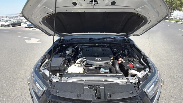 Toyota Hilux 2023/ Silver RHD Diesel AT Pickup 4WD view 7