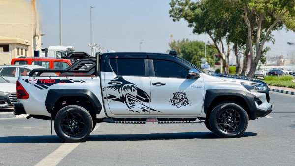 Toyota Hilux 2023/ Silver RHD Diesel AT Pickup 4WD view 10