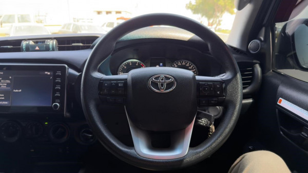 Toyota Hilux 2023/ Silver RHD Diesel AT Pickup 4WD view 14