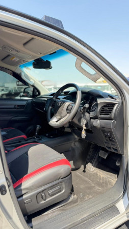 Toyota Hilux 2023/ Silver RHD Diesel AT Pickup 4WD view 15