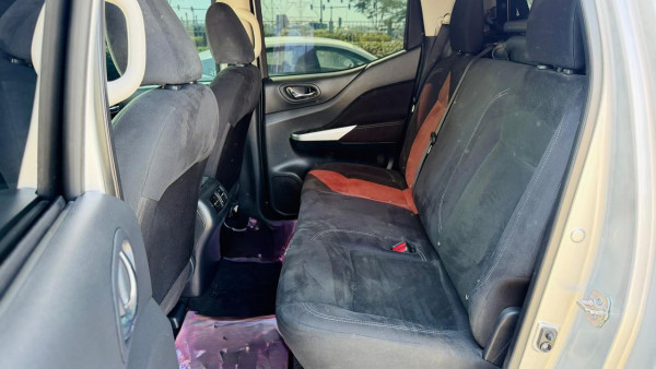 Nissan Navara 2020/ Silver RHD Diesel AT Pickup 4WD view 3