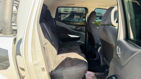 Nissan Navara 2020/ Silver RHD Diesel AT Pickup 4WD view 6