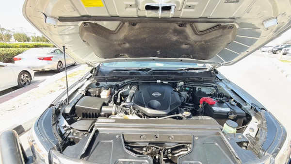 Nissan Navara 2020/ Silver RHD Diesel AT Pickup 4WD view 7