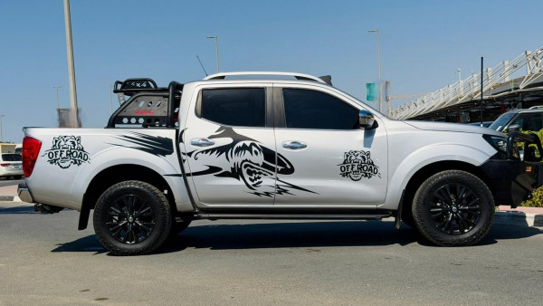 Nissan Navara 2020/ Silver RHD Diesel AT Pickup 4WD view 9