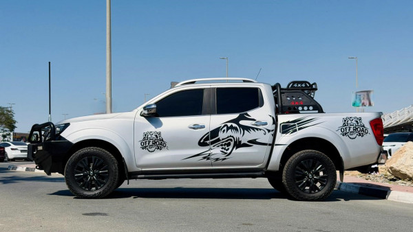 Nissan Navara 2020/ Silver RHD Diesel AT Pickup 4WD view 10