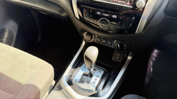 Nissan Navara 2020/ Silver RHD Diesel AT Pickup 4WD view 15