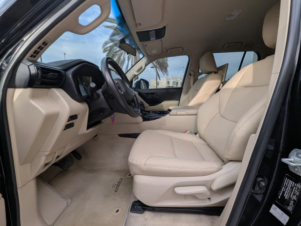 Toyota Land Cruiser 2022/ Black LHD Petrol AT SUV 4WD view 5