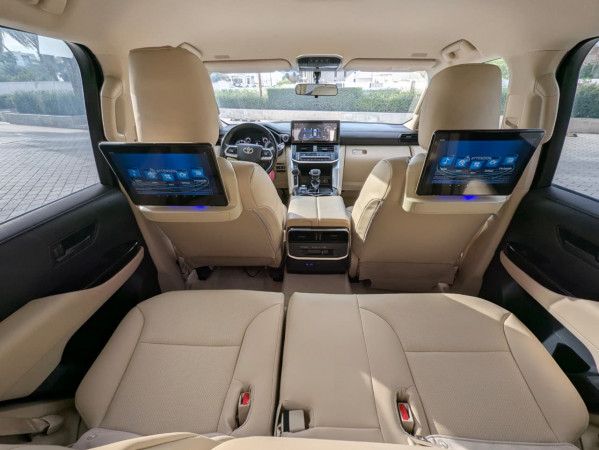 Toyota Land Cruiser 2022/ Black LHD Petrol AT SUV 4WD view 7