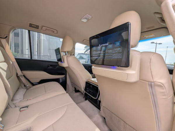 Toyota Land Cruiser 2022/ Black LHD Petrol AT SUV 4WD view 8