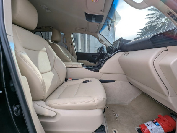 Toyota Land Cruiser 2022/ Black LHD Petrol AT SUV 4WD view 10