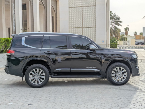 Toyota Land Cruiser 2022/ Black LHD Petrol AT SUV 4WD view 16