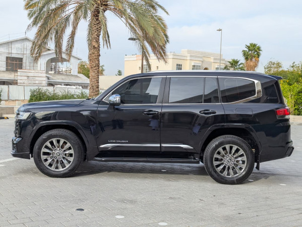 Toyota Land Cruiser 2022/ Black LHD Petrol AT SUV 4WD view 17