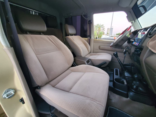 Toyota Land Cruiser Pickup 2019  Beige LHD Diesel MT Pickup 4WD view 6