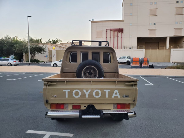 Toyota Land Cruiser Pickup 2019  Beige LHD Diesel MT Pickup 4WD view 11