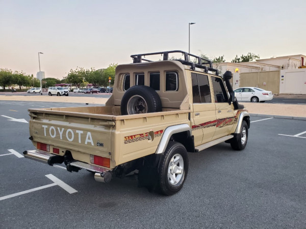 Toyota Land Cruiser Pickup 2019  Beige LHD Diesel MT Pickup 4WD view 13