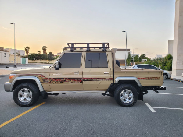 Toyota Land Cruiser Pickup 2019  Beige LHD Diesel MT Pickup 4WD view 16