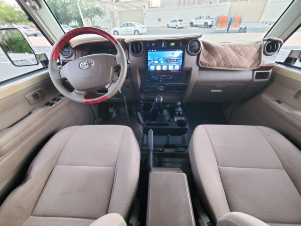 Toyota Land Cruiser Pickup 2019  Beige LHD Diesel MT Pickup 4WD view 18