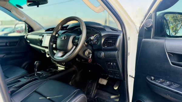Toyota Hilux 2019/ White RHD Diesel AT Pickup 4WD view 2