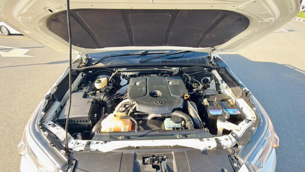 Toyota Hilux 2019/ White RHD Diesel AT Pickup 4WD view 7