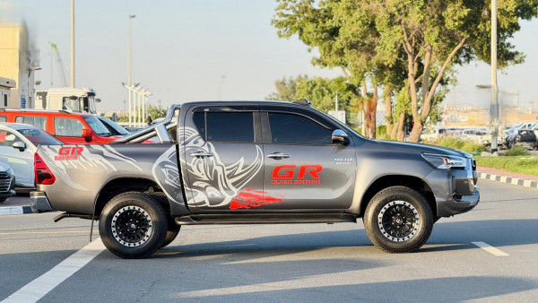 Toyota Hilux 2019/ Grey RHD Diesel AT Pickup 4WD view 9