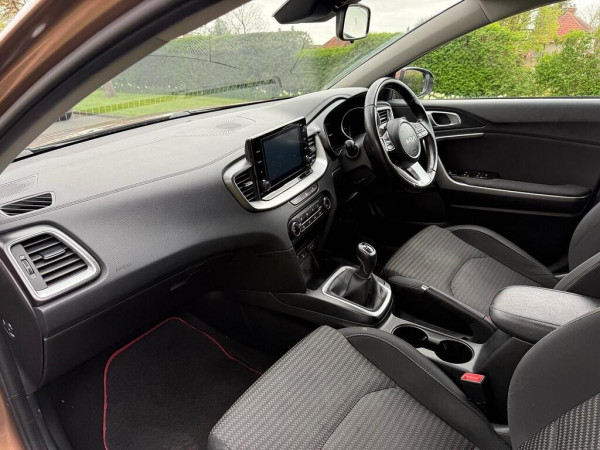 Kia XCeed 2022/ Bronze RHD Petrol MT SUV Crossover 2WD view 4