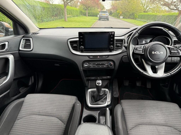 Kia XCeed 2022/ Bronze RHD Petrol MT SUV Crossover 2WD view 15