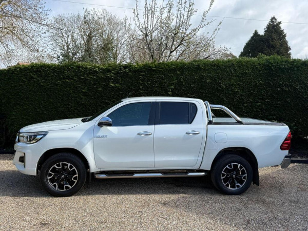 Toyota Hilux 2019/ White RHD Diesel AT Pickup 4WD view 3