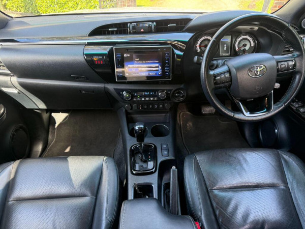 Toyota Hilux 2019/ White RHD Diesel AT Pickup 4WD view 5