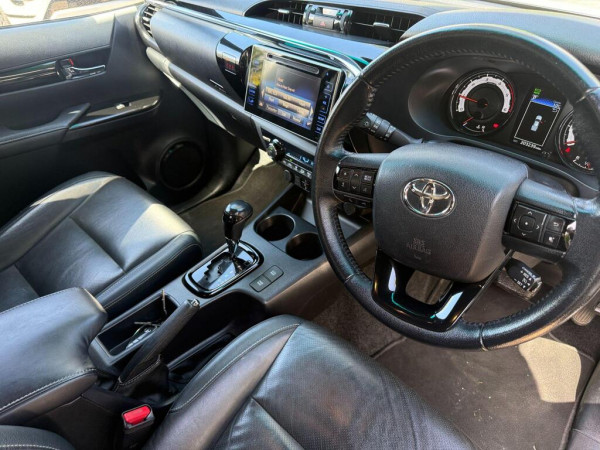 Toyota Hilux 2019/ White RHD Diesel AT Pickup 4WD view 6