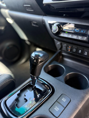 Toyota Hilux 2019/ White RHD Diesel AT Pickup 4WD view 7