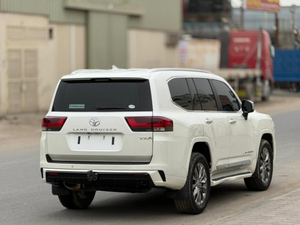 Toyota Land Cruiser 2023  White LHD Petrol AT SUV 4WD view 3