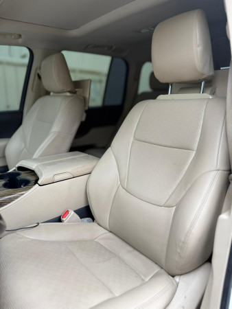Toyota Land Cruiser 2023  White LHD Petrol AT SUV 4WD view 6