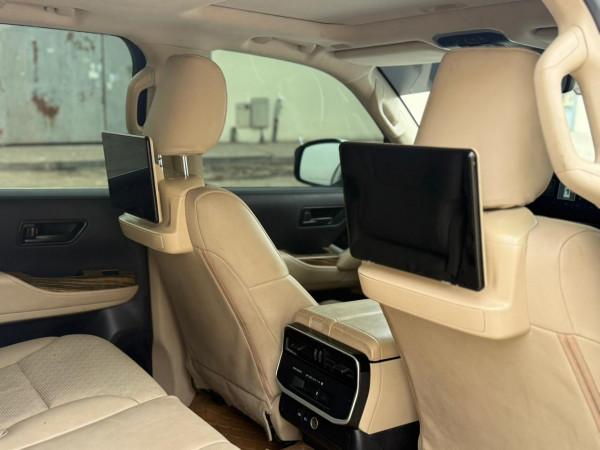 Toyota Land Cruiser 2023  White LHD Petrol AT SUV 4WD view 7
