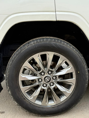 Toyota Land Cruiser 2023  White LHD Petrol AT SUV 4WD view 8