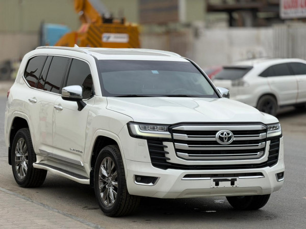 Toyota Land Cruiser 2023  White LHD Petrol AT SUV 4WD view 9