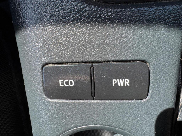 Toyota Hilux 2023/ Silver RHD Diesel MT Pickup 4WD view 3