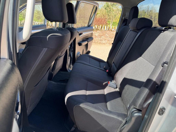 Toyota Hilux 2023/ Silver RHD Diesel MT Pickup 4WD view 7