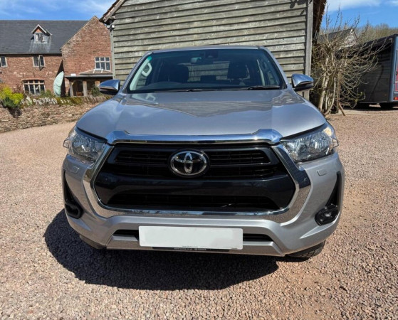 Toyota Hilux 2023/ Silver RHD Diesel MT Pickup 4WD view 12