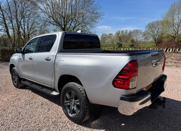 Toyota Hilux 2023/ Silver RHD Diesel MT Pickup 4WD view 13