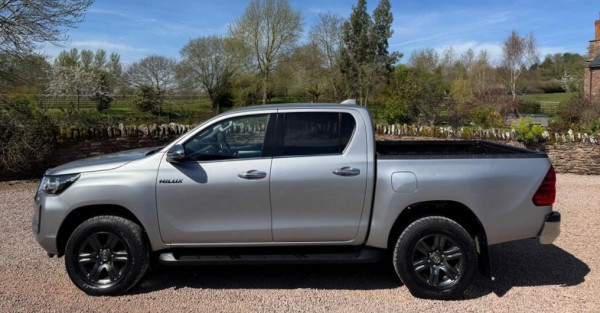 Toyota Hilux 2023/ Silver RHD Diesel MT Pickup 4WD view 14