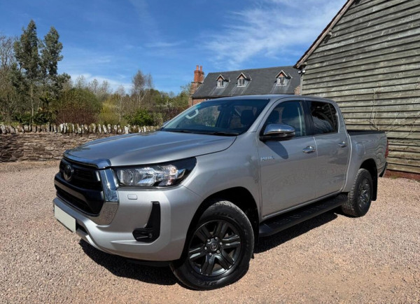 Toyota Hilux 2023/ Silver RHD Diesel MT Pickup 4WD view 15