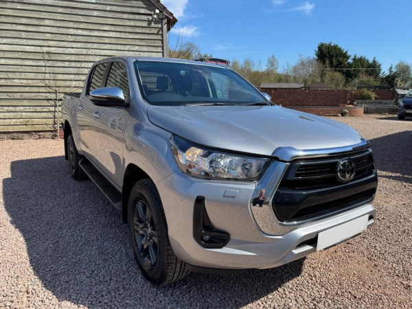 Toyota Hilux 2023/ Silver RHD Diesel MT Pickup 4WD view 18